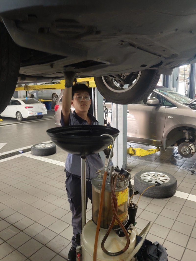 机油更换：如何正确为爱车“加油”